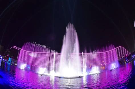 OKADA MANILA’S DANCING FOUNTAIN SHOW .